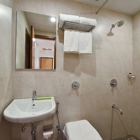 Hotel Leafio Мумбаи Экстерьер фото
