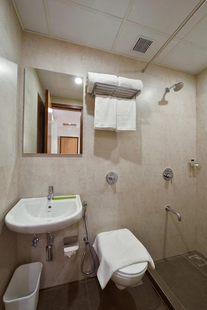 Hotel Leafio Мумбаи Экстерьер фото